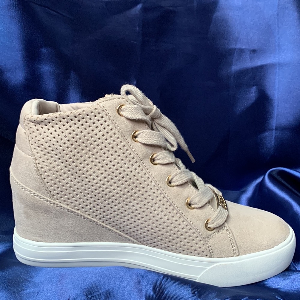 Guess Shoes - Picture 5 of 10